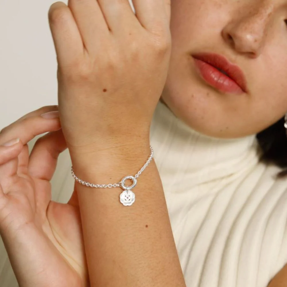 Kalevala Roosa Nauha 2023 Amuletti Osmansolmu rannekoru, hopea, Kalevala Originals - Image 2