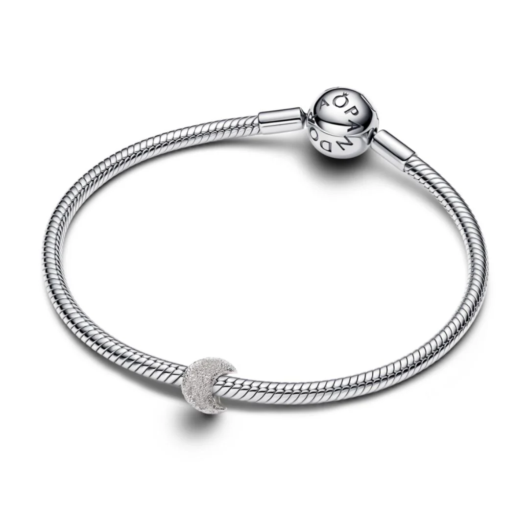 Pandora Moments Textured Moon mini hela, hopea, 794054C00 - Image 3