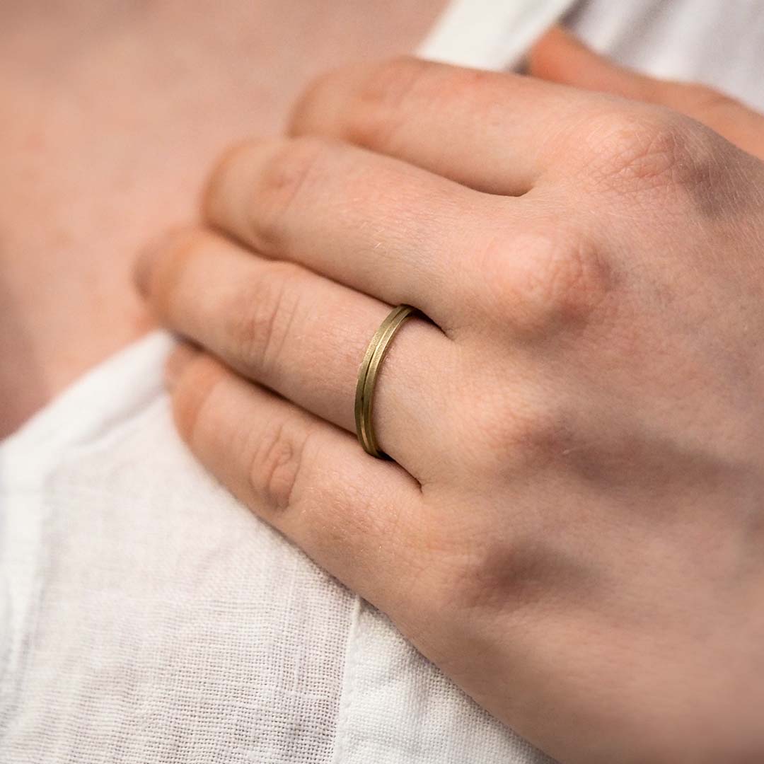 Silván kihlasormus keltakulta, 2mm, kiiltävällä uralla, Silván kihlasormukset - Image 3