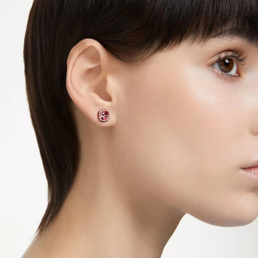 Swarovski Birthstone January korvakorut, vaalea metalli ja tummanpunaiset kristallit 5660798 - Image 2