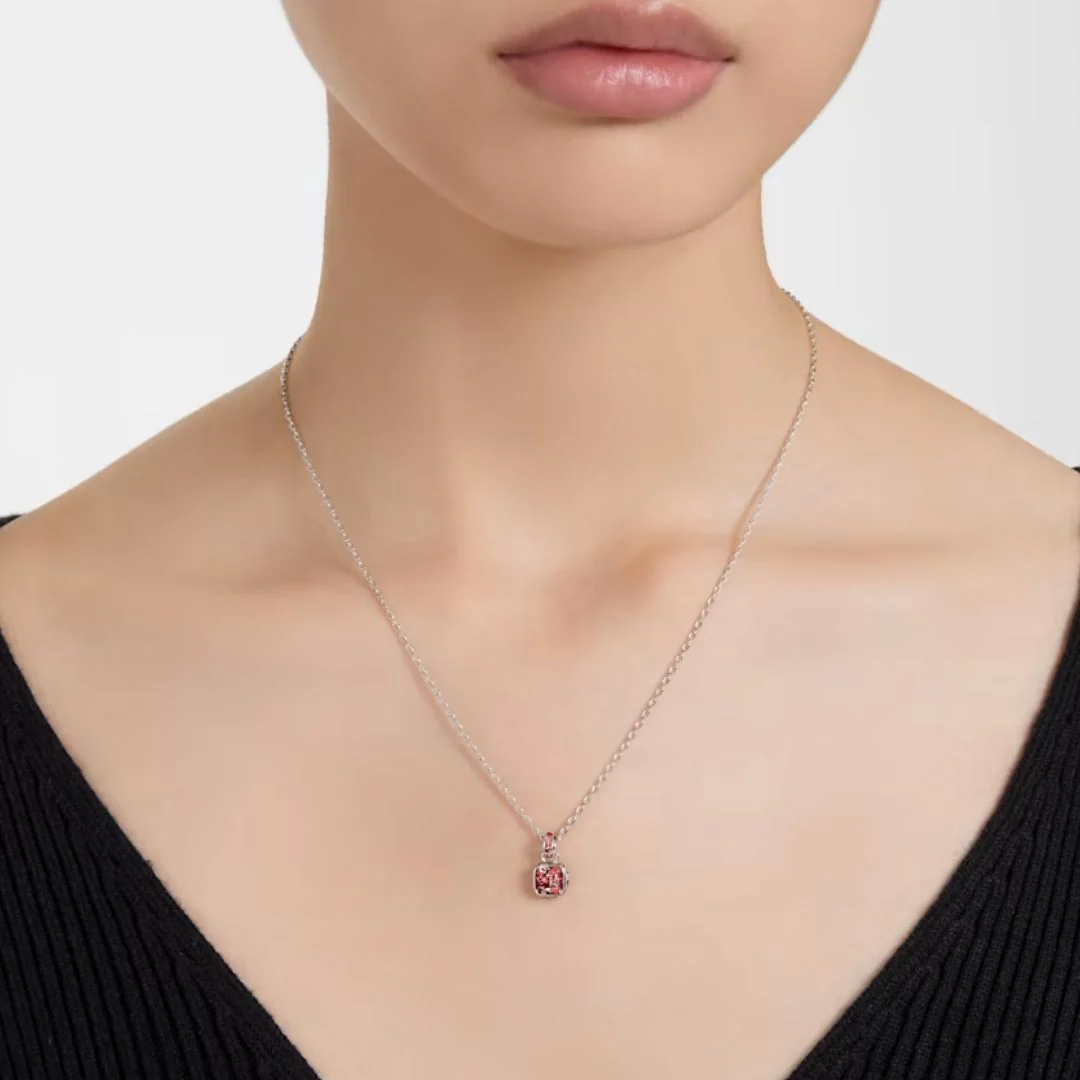 Swarovski Birthstone January riipus, vaalea metalli ja punaiset kristallit 5651709 - Image 2