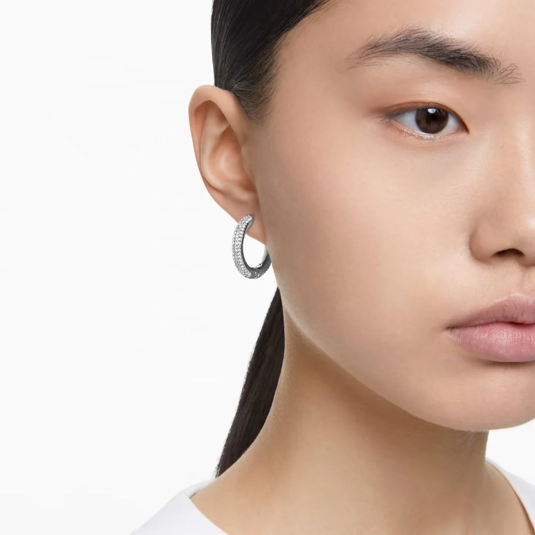 Swarovski Dextera rengaskorvakorut, koko M, vaalea metalli ja kirkkaat kristallit - Image 2