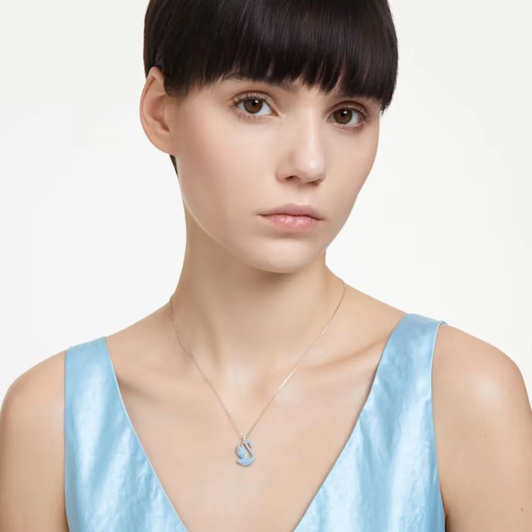 Swarovski Iconic Swan riipus, vaalea metalli ja vaaleansiniset kristallit 5660594 - Image 2