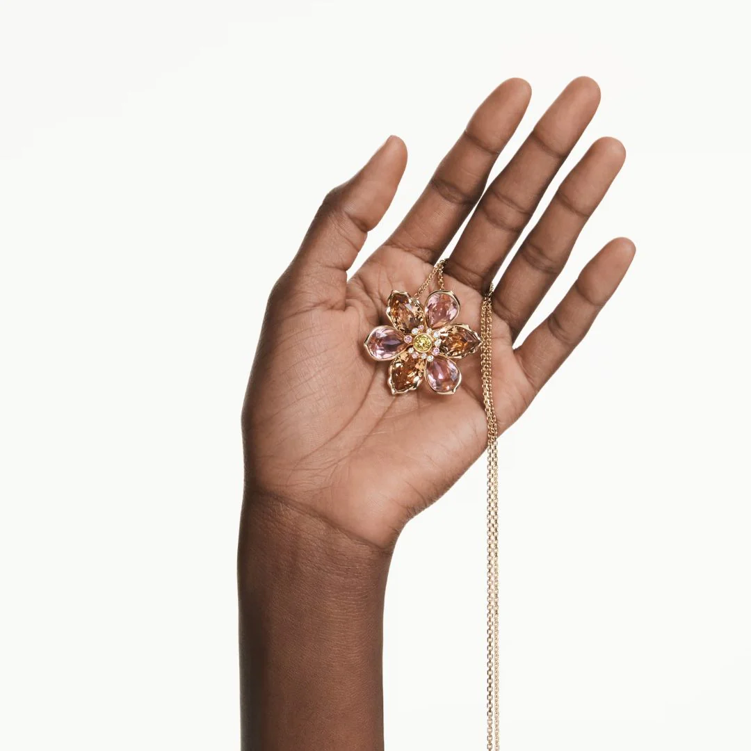 Swarovski Idyllia riipus ja rintakoru, keltakullanväri ja eriväriset kristallit 5735227 - Image 2
