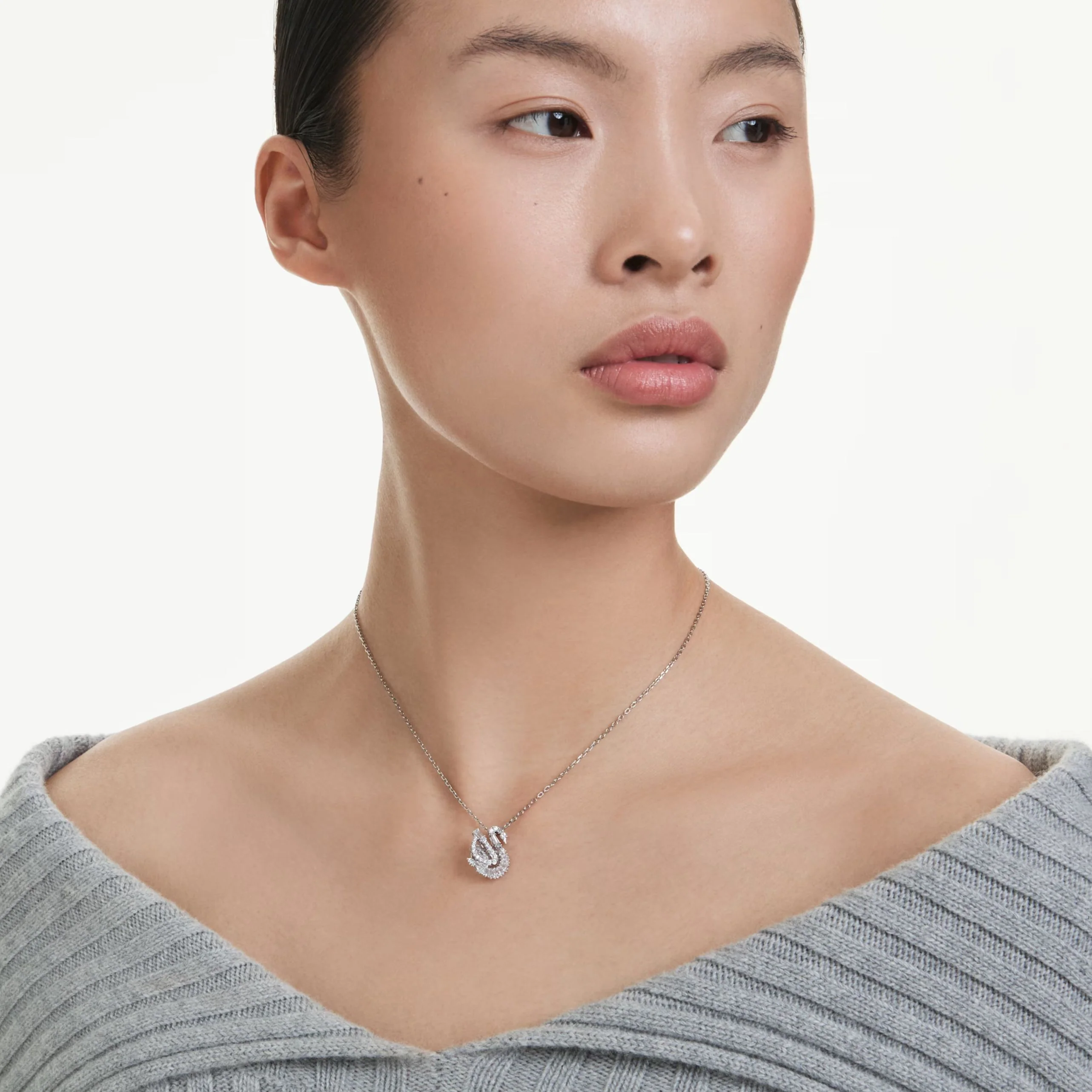 Swarovski Swan riipus, vaalea metalli ja kirkkaat kristallit 5732412 - Image 2