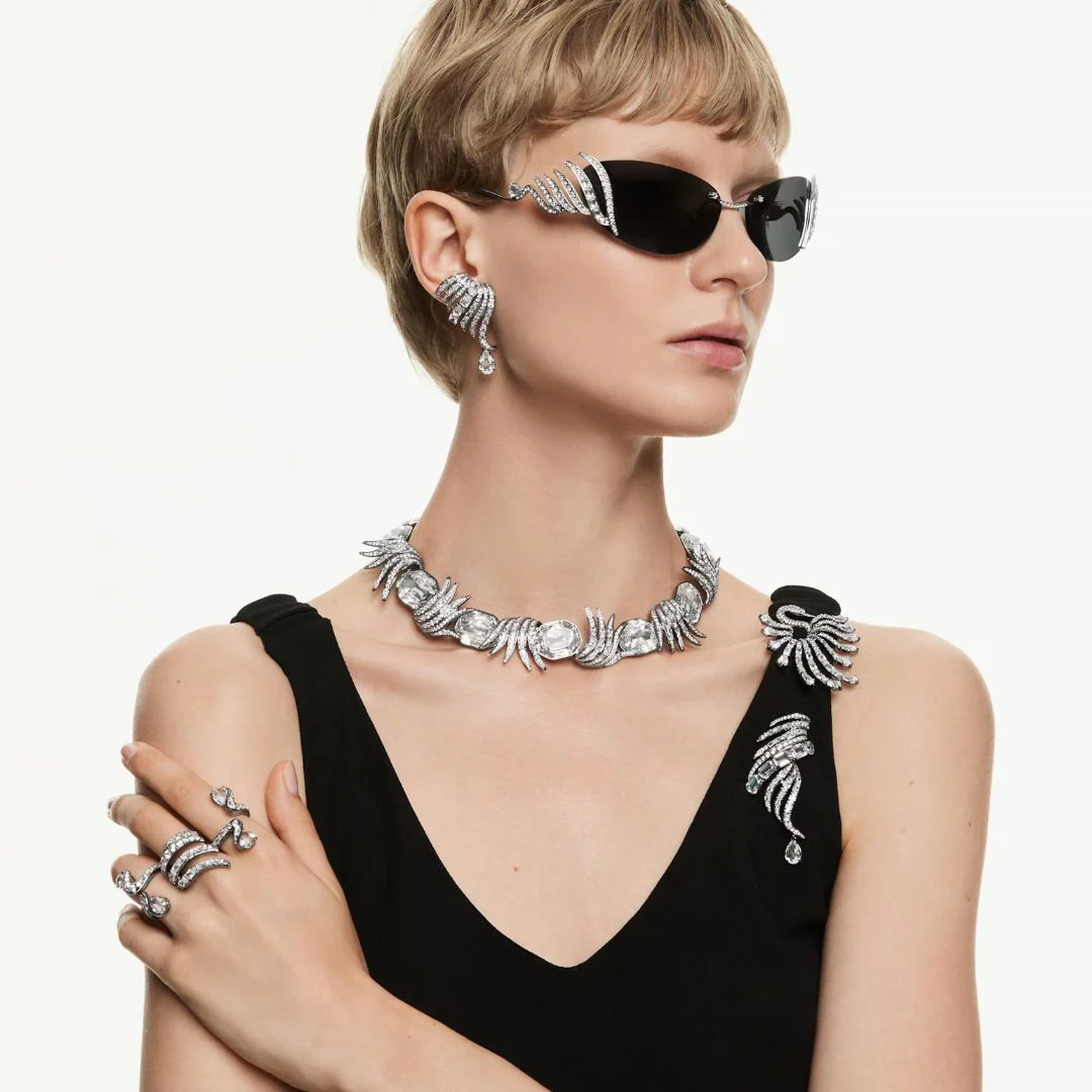 Swarovski The Vienna Collection rintakoru, tumma metalli kirkkailla kristalleilla 5741557 - Image 4