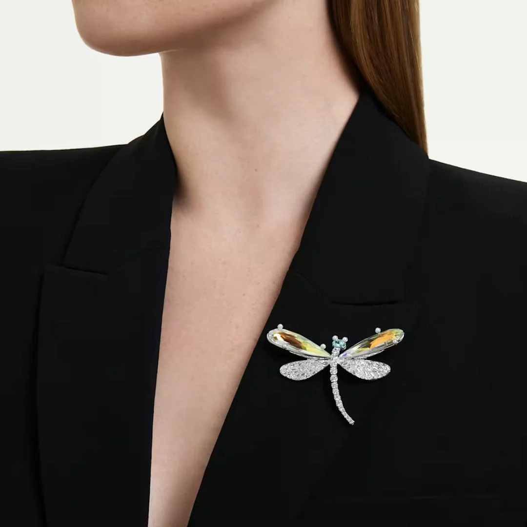 Swarovski x Ariana Grande Dragonfly kaulakoru ja rintakoru kristalleilla ja helmillä, 5737429 - Image 5