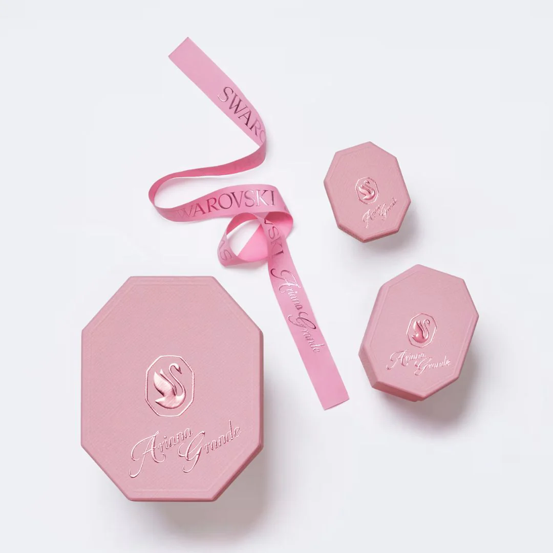 Swarovski x Ariana Grande kaulakoru, vaalea metalli, kirkkaat kristallit ja valkoiset helmet, 5720858 - Image 6