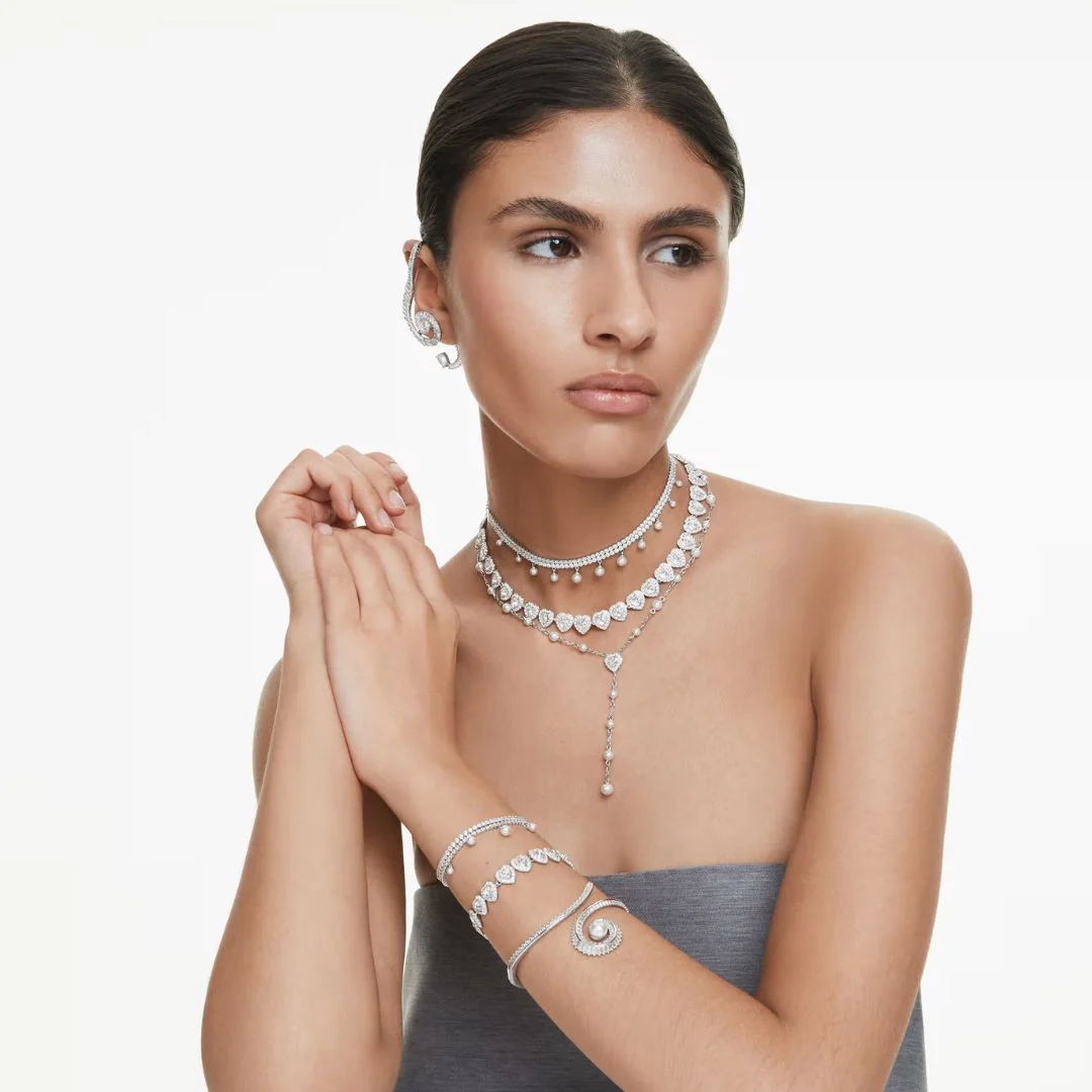 Swarovski x Ariana Grande klipsikorvakorut, vaalea metalli ja kirkkaat kristallit, 5720866 - Image 4
