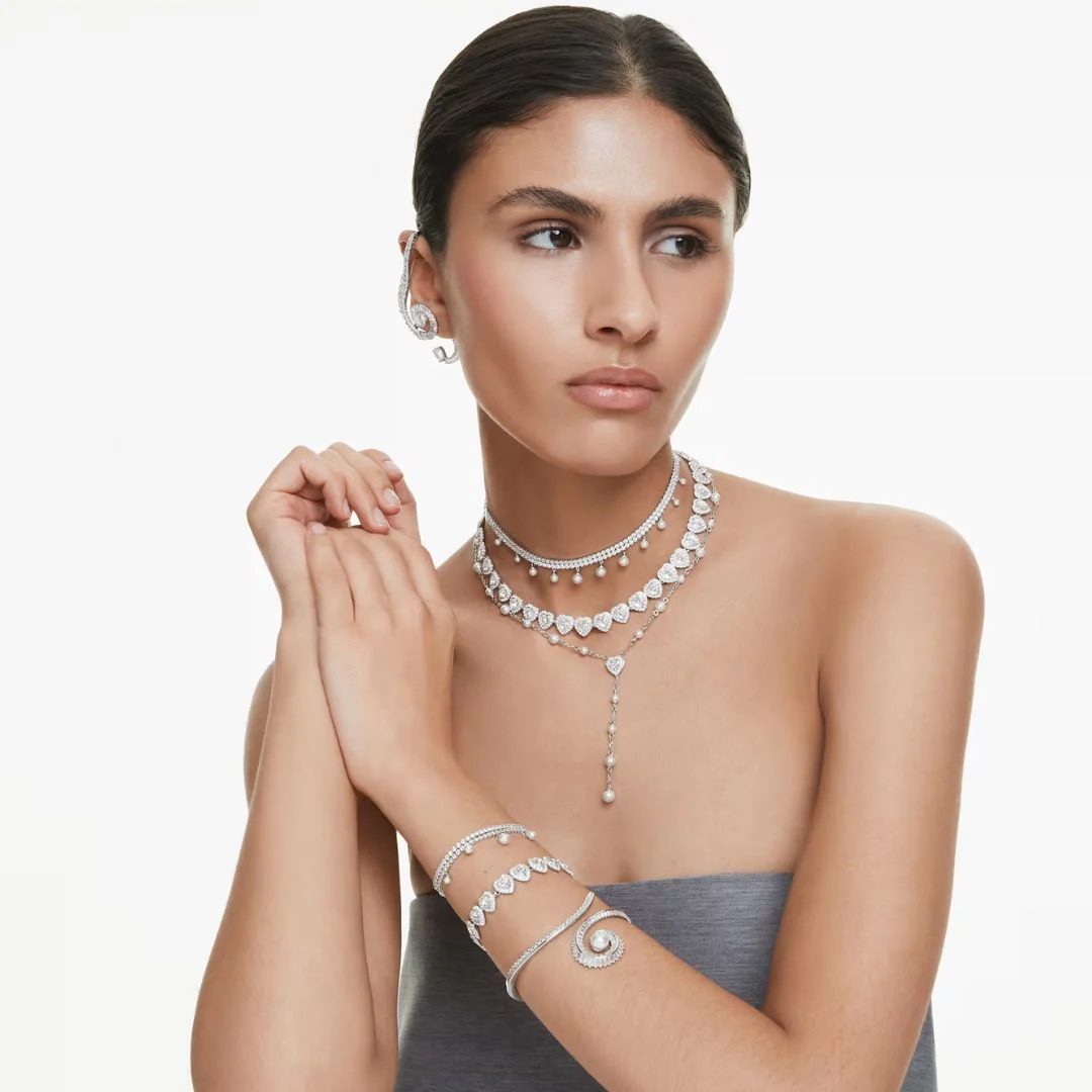 Swarovski x Ariana Grande Y kaulakoru, vaalea metalli, kirkkaat kristallit ja valkoiset helmet, 5720855 - Image 4